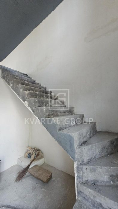 КЛАСНИЙ таун з чистовою в гарній локації
