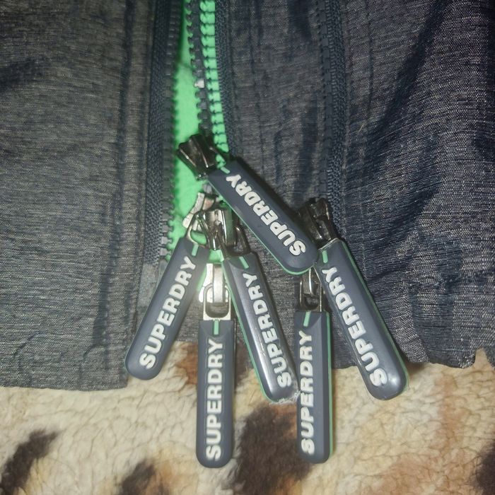 продам куртку SuperDry
