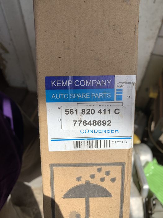 Радиатор кондеционера Пассат VAG 561 820 411C