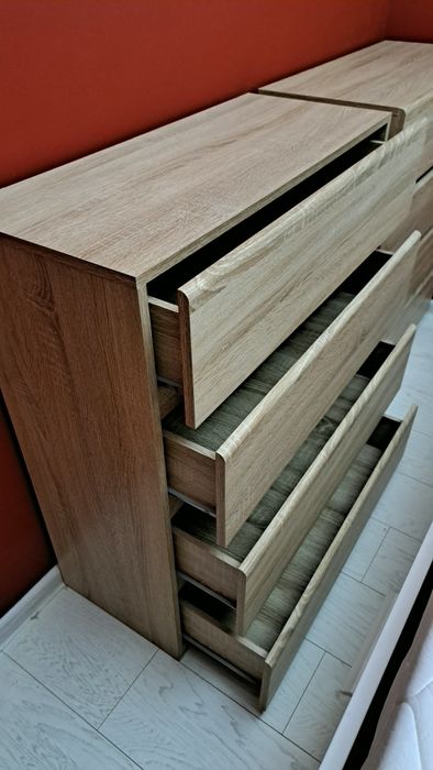 Black Red White  80x90x35