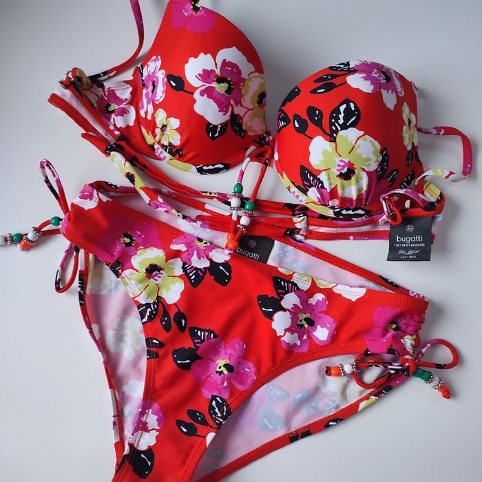 Bugatti, фірмовий купальник