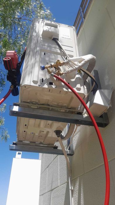Técnico e serviço do ar condicionado no Algarve