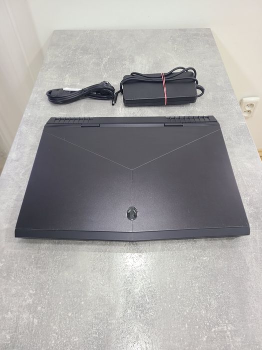 Alienware 17 R5 — GTX 1070 8GB VRAM / i7-8750H / 16 RAM / справжня олдскульна легенда