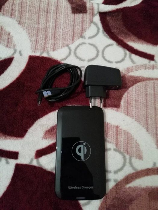 Продам новое зарядное устройство + чехол-бампер для телефона