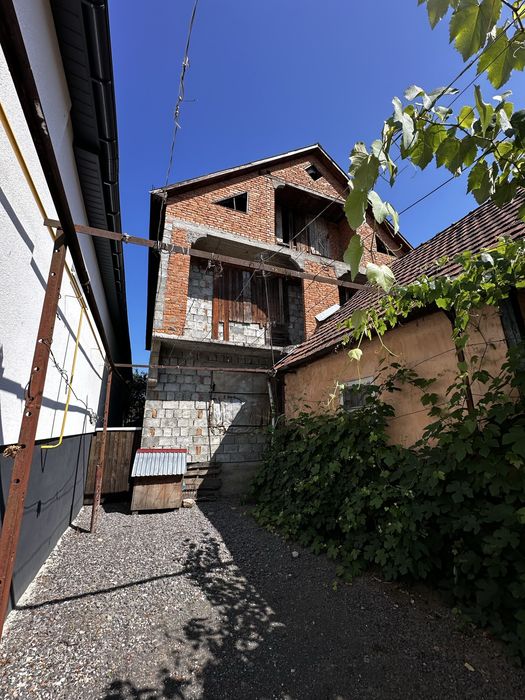 Продаж Будинку В Чинадіеві  Цетр