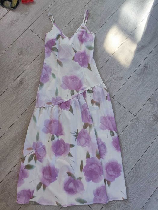 . Zwiewna Sukienka MAXI w fioletowe róże 36