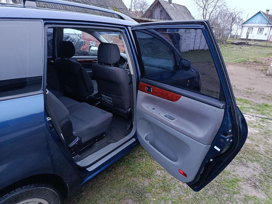 Toyota Avensis Verso 2003 р