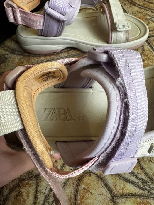 Стильні босоніжки Zara
