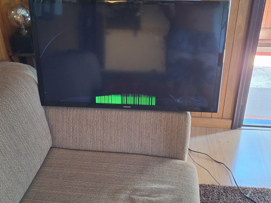 Televisão Samsung estragada