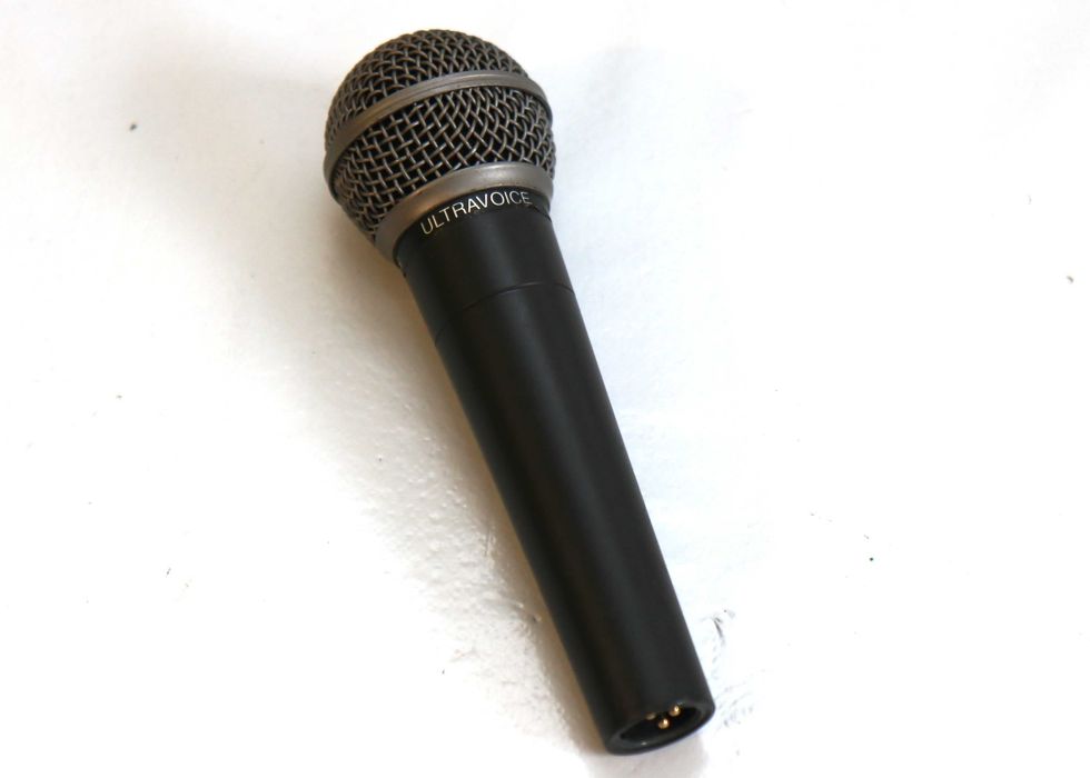 Microfone Behringer Ultravoice XM8500 a funcionar na perfeição