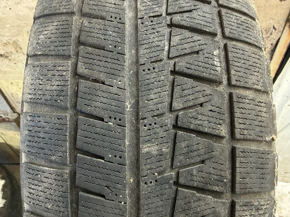 215/55/17 94s blizzak revo gz Bridgestone