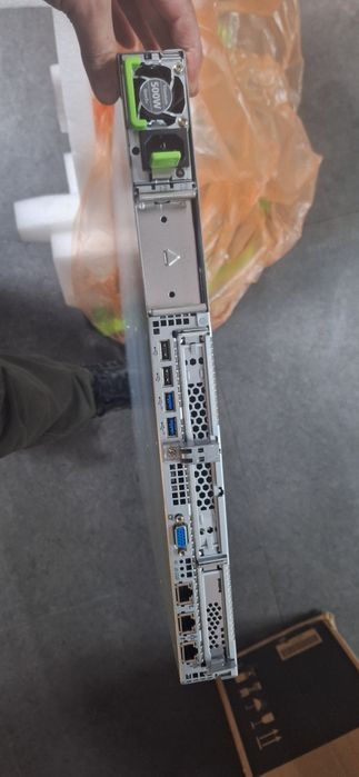 Servidor Fujitsu PRIMERGY RX1330 M5 novo em caixaNovo na caixa