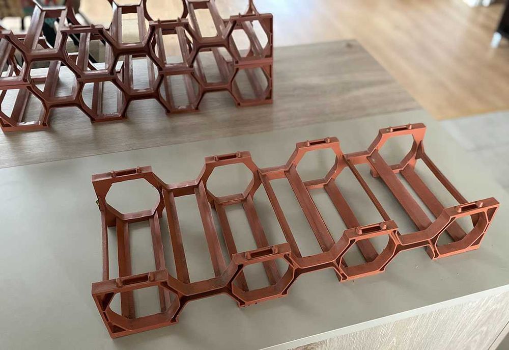 Três módulos de garrafeira em plástico