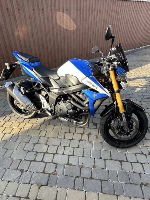 Сузукі gsr750 white/blue стан ідеальний