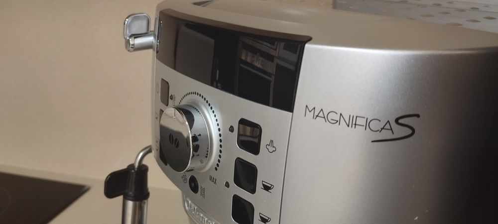 Magnífica S cinza Delonghi