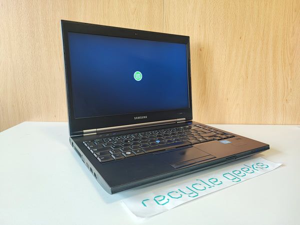 Portátil Samsung NP400B4B-A01PT Intel i5-2520M 6GB Ram 320GB HDD Teclado PT Linux Estado: Razoável - C