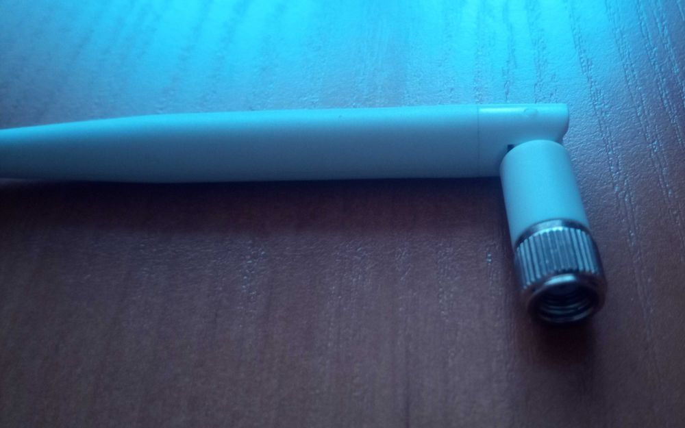 Antena Internetowa Wi-Fi 2.4Ghz do Routera wkręcana RP-SMA biała