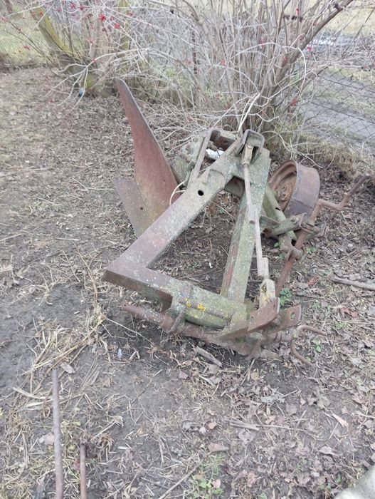 1 корпусний плуг до трактора