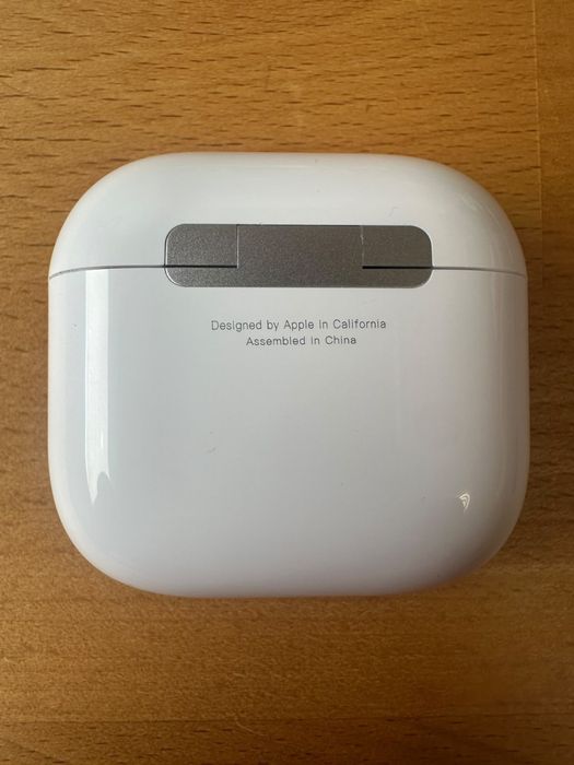 Airpods 4  com cancelamento de ruido