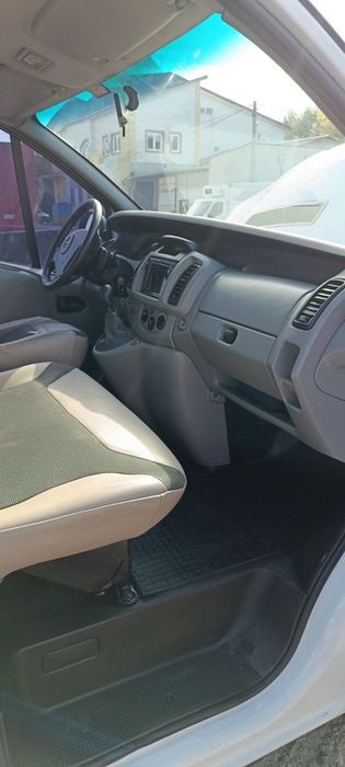 Мікроавтобус Opel Vivaro