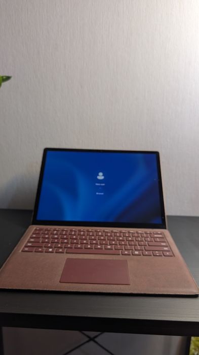 Microsoft surface laptop 13.5 " 2k i5-7200u 8 ram ddr4 256 ssd uhd 620