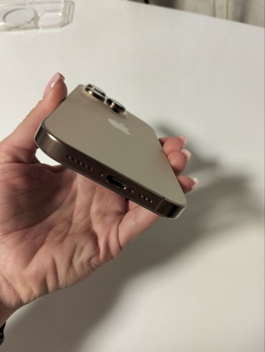 Продам новий на гарантії  Iphone 16 pro