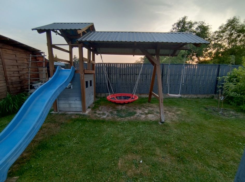 Domek dla dzieci, zjeżdżalnia, huśtawka,