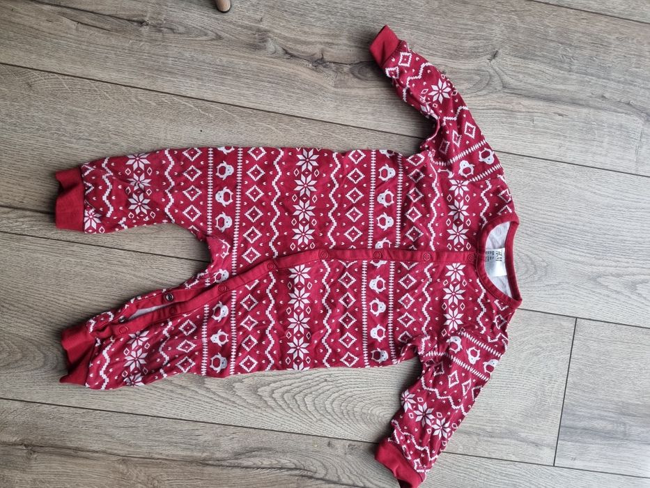 Piżamka pajacyk H&M rozmiar 74 czerwona swiateczna