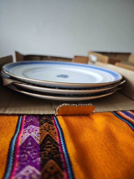 Serviço de mesa em porcelana portuguesa Vista Alegre em perfeito estado