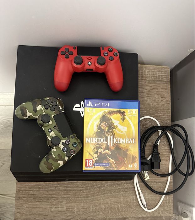 PS4 Pro 1TB + 2 геймпада + Mortal Kombat 11, Отличное состояние