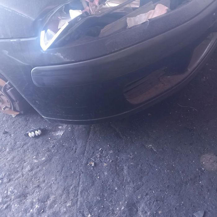Para choques frente mitsubishi carisma ano 2002
