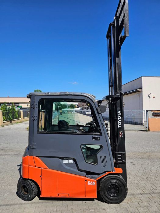 Wózek widłowy 2,5t Toyota 8FBMT25 2018 UDT niski przebieg kabina serwi