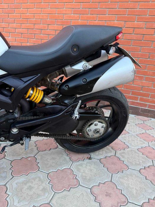 Ducati Monster 2011