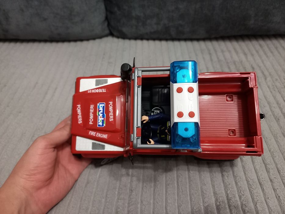 Рятувальна пожежна машинка Bruder з фігуркою