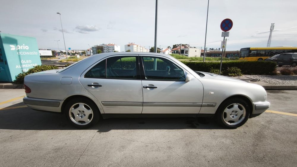 Mercedes Benz E230