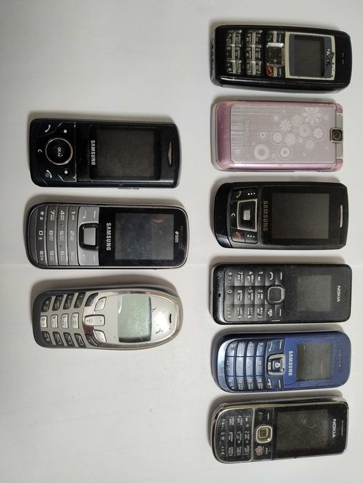 Продам кнопочные телефоны 9 шт.одним лотом.