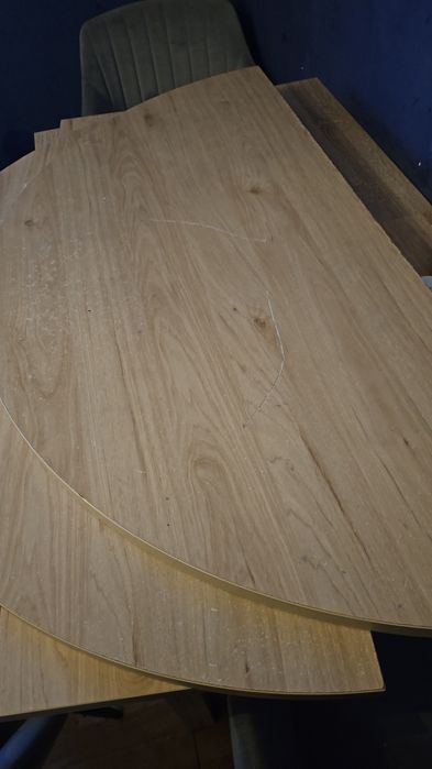 Mesa Redonda de madeira