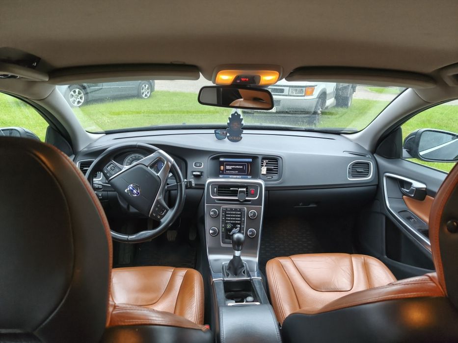 Volvo V60 1.6 115 km . Polecam!!!