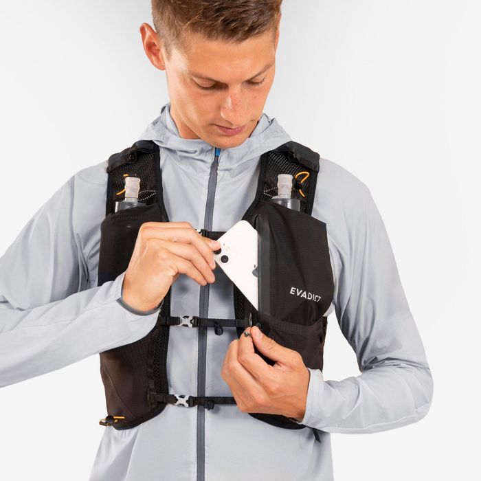 MOCHILA DE TRAIL RUNNING UNISSEXO 10 L PRETO - VENDIDA COM BOLSA DE