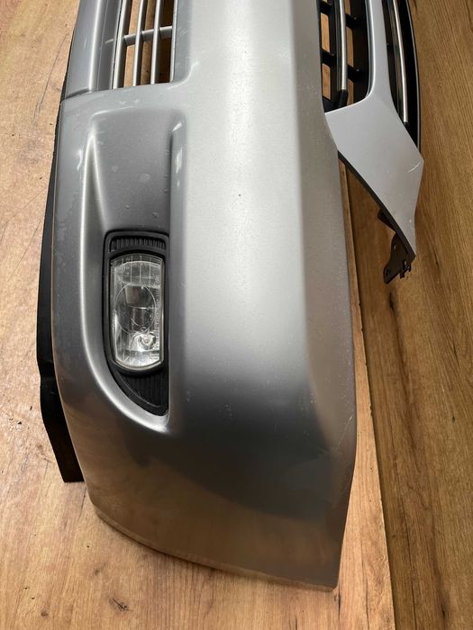 Zderzak przedni Kia Sedona