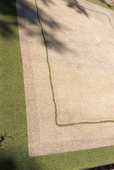 Um carpete grande e bonito.