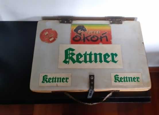 Pudełko drewniane na przynęty.