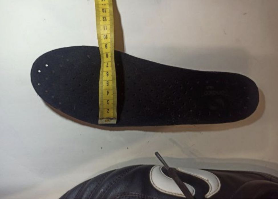 Бутси чоловічі / Кросівки дитячі Sondico для футболу