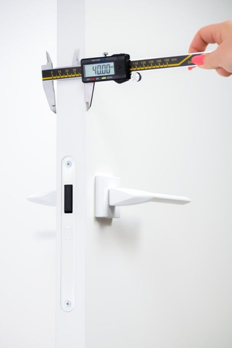 Drzwi Ukryte UNI ościeżnica aluminiowa 90 LEWE do malowania