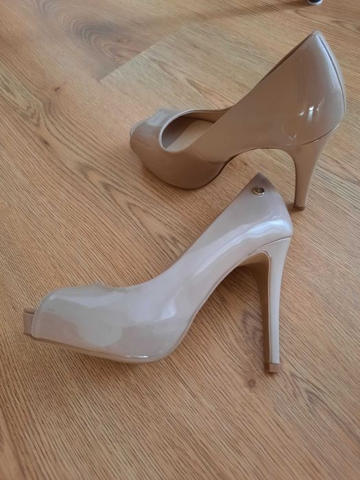 Sapatos GUESS originais T38 - NOVOS