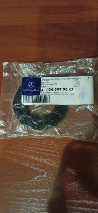 Сальник заднего моста.  MERCEDES-BENZ A0249979947.