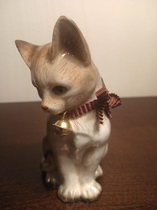 Prześliczna figurka kotka