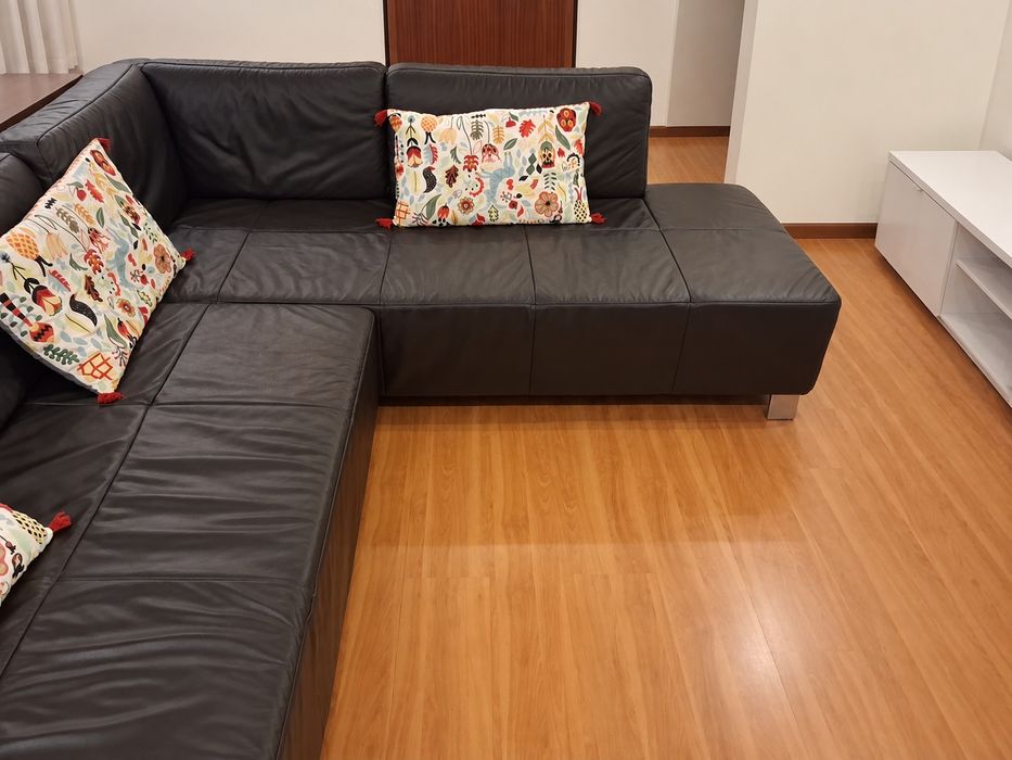 Sofá pele sintética castanho escuro (reservado)