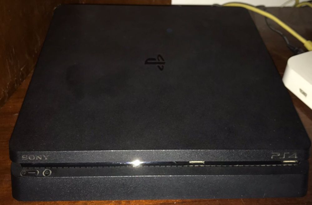 Ps4 slim dois comandos e jogos
