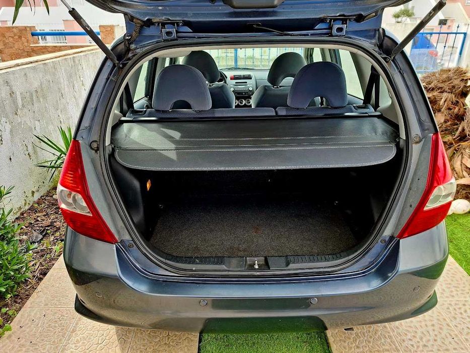 Honda Jazz COOL AC com JLL e sensores de estacionamento.